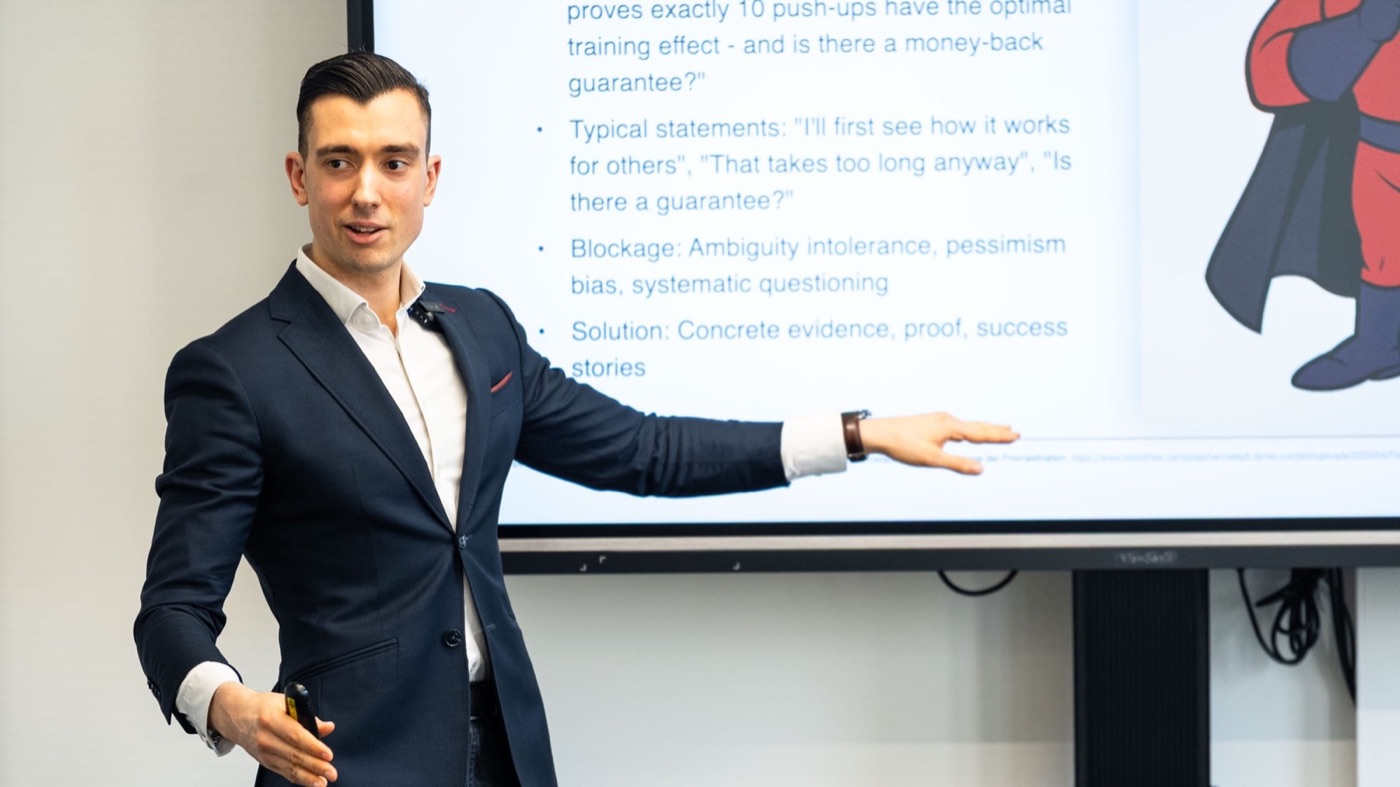 Miguel Miranda prÀsentiert im Seminar